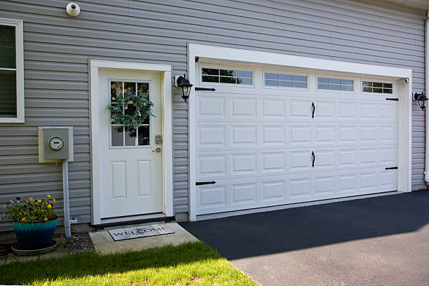 24/7 Emergency Garage Door Panel Replacement experts in Crockett County County, TN